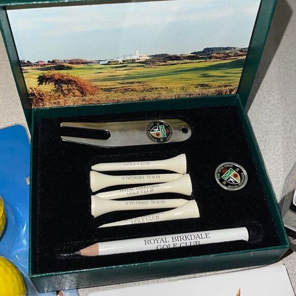 Royal Birkdale Golf Club Adult Golf Course Pin Cut Balls and Pencils Yellow NWOT - Picture 3 of 6